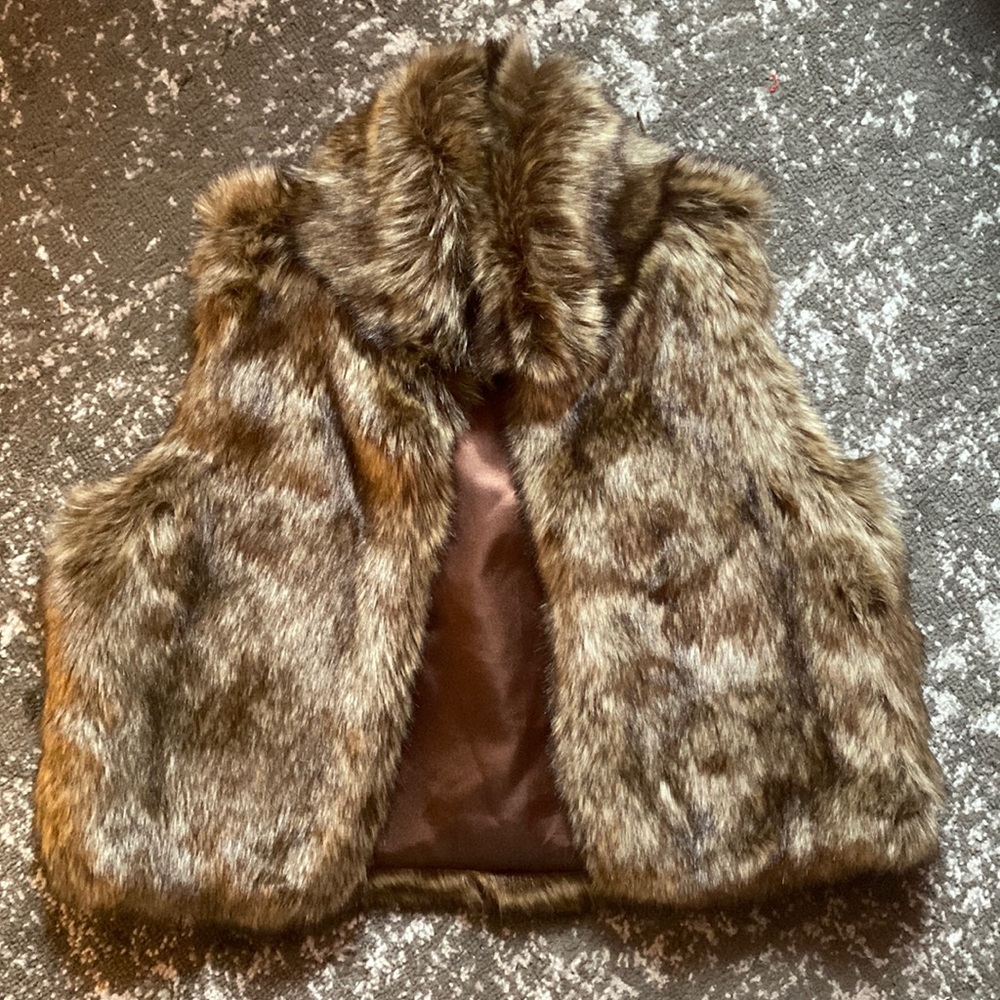 Faux fur vest 🧸